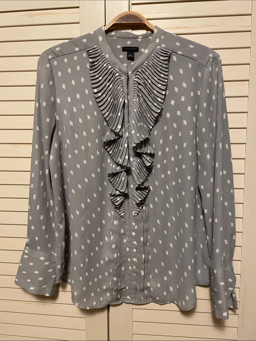 Ann Taylor Gray and white Ruffle Front Blouse